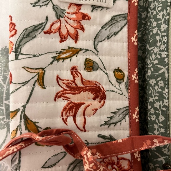 Floral Quilted Fabric jewelry Pouch - Picture 2 of 5